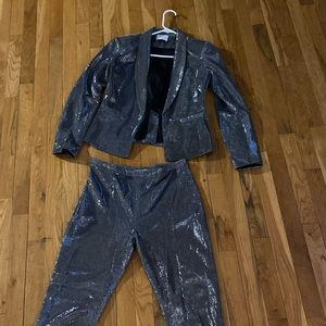 Miss Circle Women's Silver Glitter Blazer and Pants Set Small